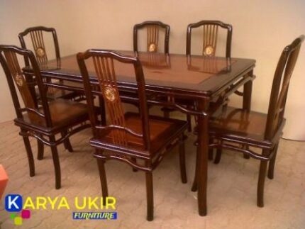 Meja makan kayu sonokeling dengan desain klasik atau yang biasa disebut dengan furniture kayu sonokeling asli 100% mewah langka