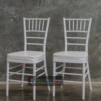 Kursi Tiffany murah adalah sebuah jenis kursi resepsi dan kursi khusus untuk pesta yang terbuat dari bahan kayu pilihan warna putih