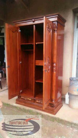 Lemari dua pintu murah dengan bahan kayu jati TPK Perhutani adalah asli produk buatan home industri mebel karya ukir furniture Jepara
