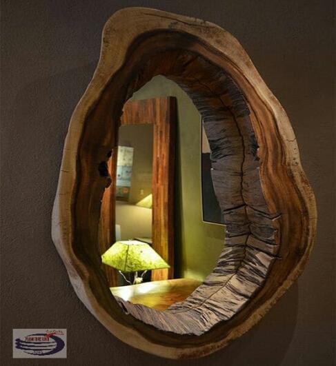 Pigura unik dan antik adalah suatu jenis pigura atau frame cermin yang digunakan untuk keperluan hiasan dan bercermin yang terbuat dari kayu alami