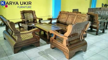 Toko Furniture Tuban cabang karya ukir furniture menjual lemari minimalis Jati, kursi tamu minimalis Jati, dipan minimalis Jati dan mebel kayu jati.