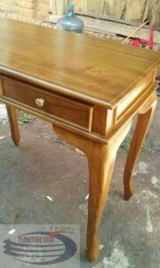 Meja konsul jati dengan bahan material kayu jati tPK Perhutani adalah sebuah meja serbaguna paling murah