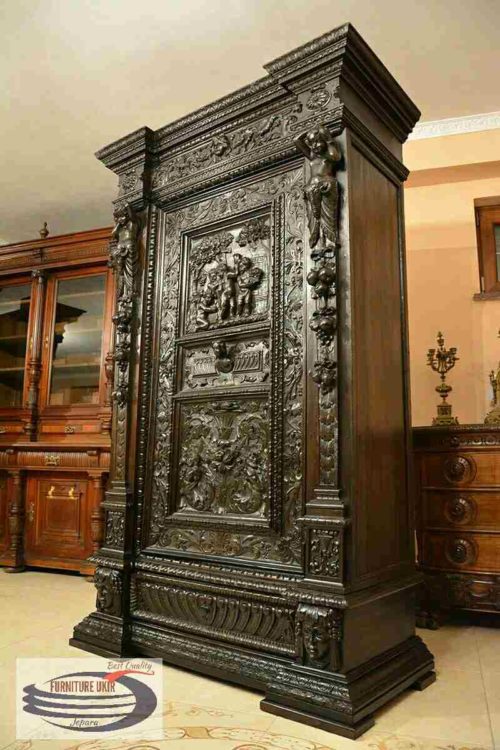Lemari antik dengan model kuno berbahan material kayu jati lawasan adalah sebuah lemari klasik yang sudah langka dan sulit anda temukan