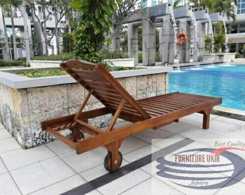 Kursi kolam renang adalah sebuah kursi outdoor atau bangku santai atau juga biasa disebut dengan kursi berjemur yang terbuat dari bahan material kayu jati