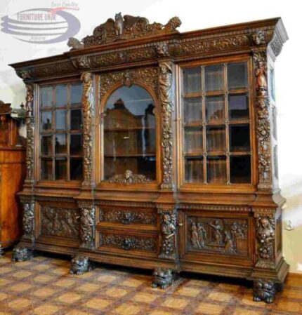 Lemari antik dengan model kuno berbahan material kayu jati lawasan adalah sebuah lemari klasik yang sudah langka dan sulit anda temukan