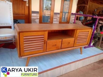 Bufet minimalis Retro kayu jati seperti gambar contoh diatas adalah salah satu jenis meja TV dengan model klasik minimalis