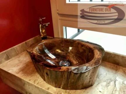Tempat cuci tangan kayu antik jati ini sangat cocok anda gunakan dalam toilet umum pada hotel maupun rumah makan dengan konsep apapun
