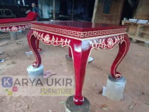 Meja altar atau yang biasa disebut dengan meja sembahyang di dalam klenteng maupun Wihara ini terbuat dari bahan material kayu jati pilihan