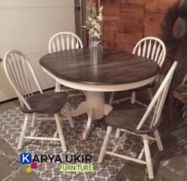 Meja makan bulat kayu jati yang kami tawarkan Ini adalah sebuah meja makan oval yang terbuat dari bahan material kualitas tinggi cocok restoran mewah