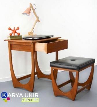 Solusi meja kerja ruangan sempit yang cocok untuk meja kantor yang digunakan di dalam kontrakan maupun apartemen bahkan untuk rumah pribadi yang kecil