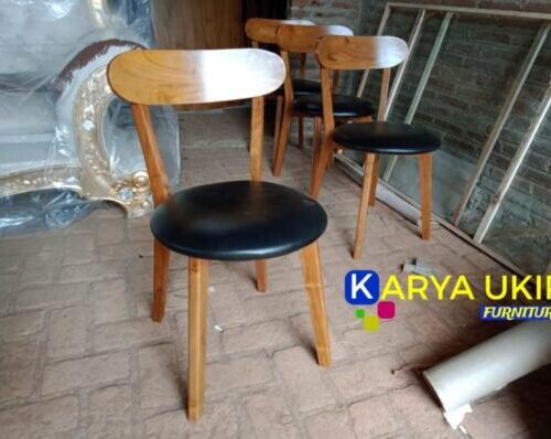 Kursi cafe ropan minimalis harga murah yang terbuat dari bahan material kayu jati atau yang biasa disebut dengan kursi bar minimalis terbaru