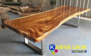 Meja makan Solid atau yang biasa disebut dengan meja makan ukuran besar dan tebal yang terbuat dari bahan material kayu trembesi atau suar desain terbaru