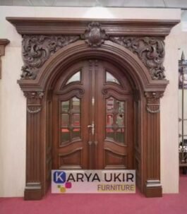 Desain pintu istana mewah dengan ukiran yang sangat rapi khas kota Jepara atau yang biasa disebut pintu rumah ala kerajaan Eropa bahan kayu jati