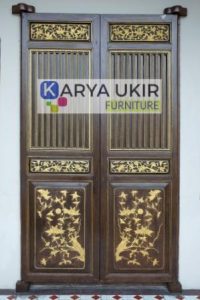 Pintu klenteng ukir adat cina yang terbuat dari kayu jati TPK Perhutani atau yang biasa disebut dengan pintu rumah sembahyang umat budha