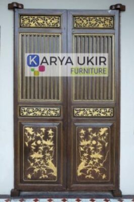 Pintu klenteng ukir adat cina yang terbuat dari kayu jati TPK Perhutani atau yang biasa disebut dengan pintu rumah sembahyang umat budha
