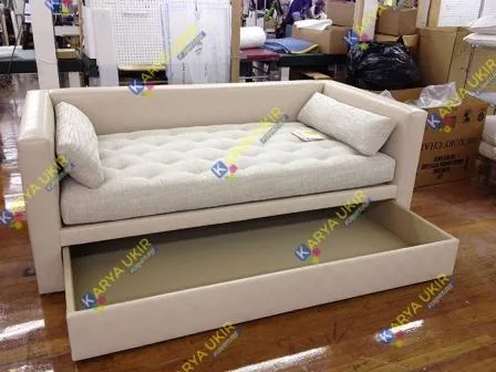 Sofa untuk rebahan serbaguna model sorong atau yang biasa disebut dengan sofa kumpul di rumah dan bangku untuk nonton tv ruang keluarga