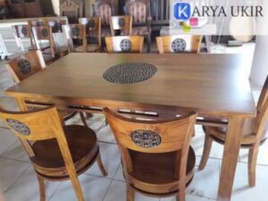Jual meja makan klasik atau yang biasa disebut dengan meja Salina gendong ukiran khas kota Jepara dengan bahan material kayu jati TPK Perhutani