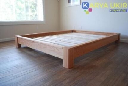 Tempat tidur retro minimalis klasik atau yang bisa disebut dengan rancang modern dengan desain ala klasik bahan material kayu jati Jepara asli