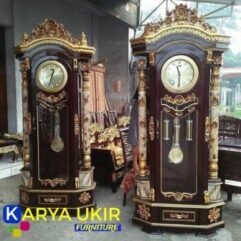 Jam hias ukir Jepara dengan model Rahwana atau yang biasa disebut dengan lemari jam murah bahan kayu jati pilihan terbaik