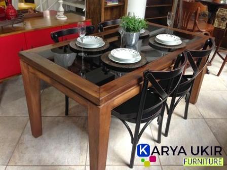 Meja makan Villa dengan model klasik bahan material kayu jati atau set ruang makan untuk villa dan hotel harga paling murah berkualitas