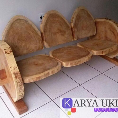 Bangku outdoor antik kayu trembesi ini atau yang biasa disebut dengan kursi kayu trembesi tebal model klasik terbaik