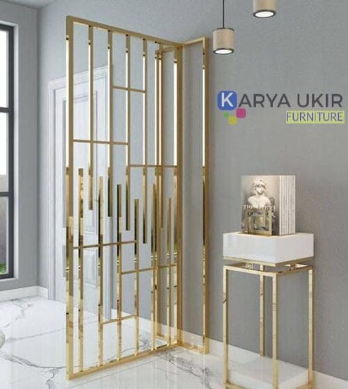 Penyekat ruangan stainless gold atau yang biasa disebut dengan partisi stainless untuk membagi ruang dengan desain minimalis modern terbaru