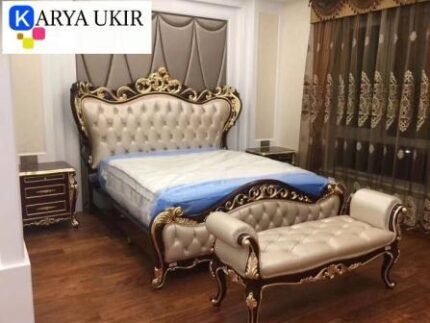 Dipan mewah mahkota bahan material kayu jati yang dipadukan dengan kain jok jerman leader, adalah salah satu produk tempat tidur terbaik