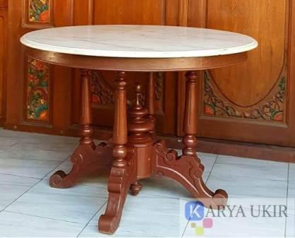 Meja bulat ukir klasik atau yang biasa disebut dengan meja pajangan dan meja makan dengan model bulat antik kayu jati dengan top marmer