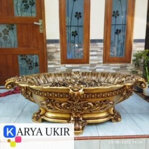 Meja tamu mewah gold 100 dengan bahan serat fiber adalah salah satu jenis meja untuk disandingkan dengan kursi tamu dengan model mewah desain royal maupun minimalis