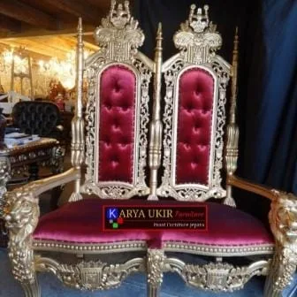 Kursi pelaminan adat Jawa dengan desain model ala raja atau yang biasa disebut dengan kursi pernikahan sultan Ukir jepara