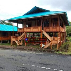 Rumah adat kayu woloan atau yang biasa disebut dengan rumah kayu panggung has tomohon Sulawesi utara dan manado unik terbaik