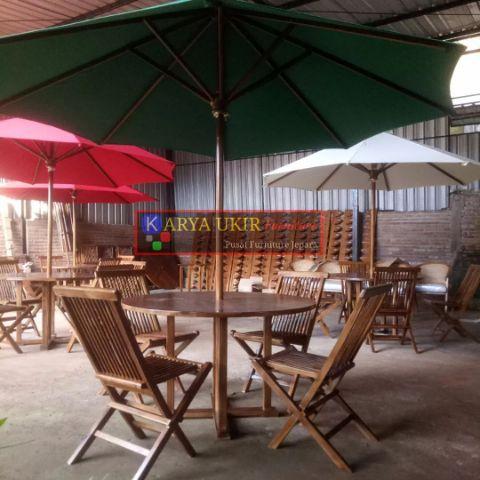 Gambar Meja payung Cafe murah dengan bahan material kayu jati pilihan atau yang biasa disebut dengan kursi payung untuk jualan model terbaru