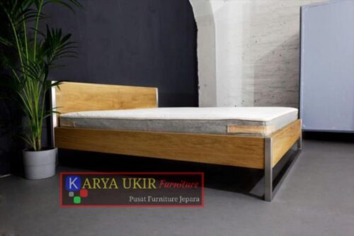 Ranjang stainless minimalis kombinasi kayu jati unik dengan desain modern simple cocok untuk alas spring bed hotel maupun kamar