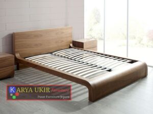 Tempat tidur modern bahan kayu jati desain minimalis dan ranjang modern unik ini adalah furniture desain terbaru untuk kamar ukuran besar maupun