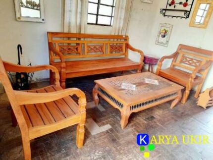 Kursi klasik kayu jati minimalis model untuk rumah adat atau yang biasa disebut dengan bangku obrolan aula desain ala kolonial Belanda