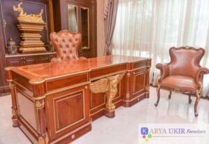 Meja kantor pimpinan CEO mewah atau yang biasa disebut dengan meja Kerja dewan direktu