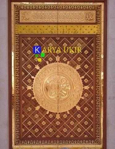 Pintu ukir kaligrafi kuningan ala Masjid Nabawi atau pintu kombinasi seni tembaga yang sangat unik dan desain ala Timur Tengah