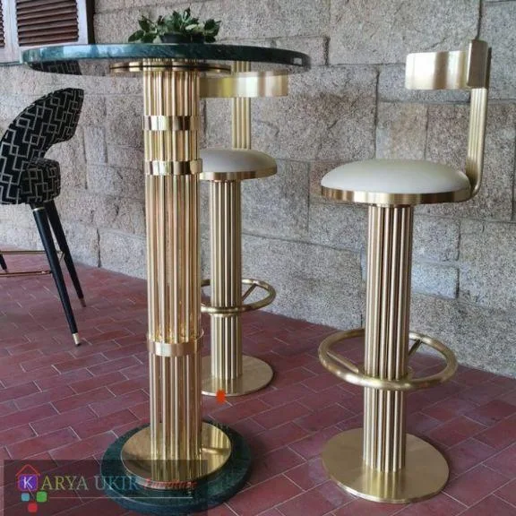 Kursi bar stainless gold atau yang biasa disebut dengan kursi Cafe stainless dan bangku lobi hotel mewah dengan cat warna emas desain mewah