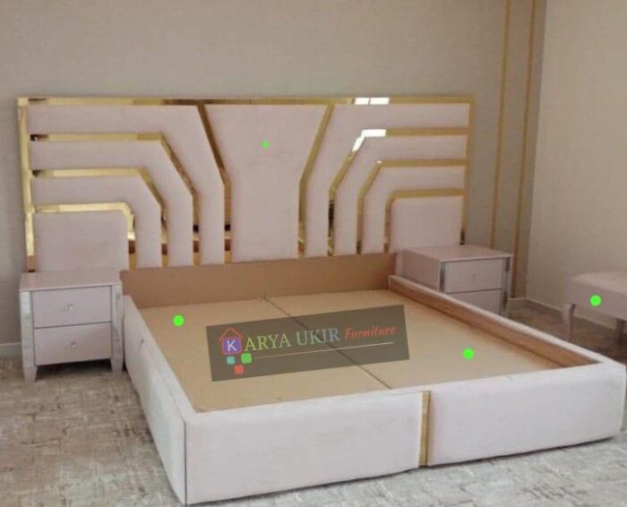 Model Tempat tidur Stainless mewah yang dikombinasikan dengan sandaran jok bludru model sofa Unik