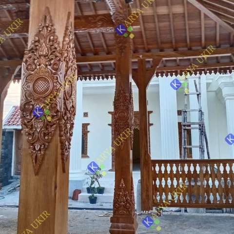 Gambar Tiang rumah kayu jati model soko guru ukir khas kota Jepara