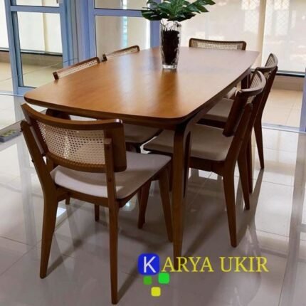 Gambar Meja makan minimalis dengan bahan material kayu jati pilihan model terbaru buatan karya ukir furniture adalah meja ruangan makan modern terbaru dan terbaik