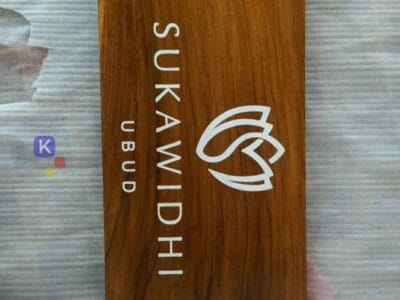 Papan Nama Kayu Gantung Logo merek 013