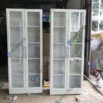 Gambar Rak Buku Kaca Minimalis 2 Pintu