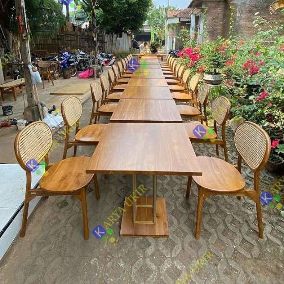 Gambar Meja kursi Cafe minimalis terbaru dengan bahan material kayu jati kombinasi besi atau set furniture cafe resto