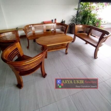 Model Kursi tamu depan rumah klasik dengan bahan material kayu jati atau yang biasa disebut dengan Bangku tamu teras murah