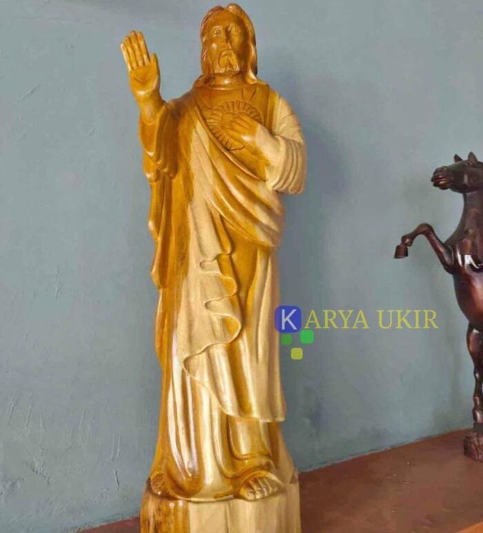 Gambar patung Yesus Kristus dengan bahan material kayu jati dengan ukuran miniatur secara custom oleh para tukang seniman produsen ukir profesional