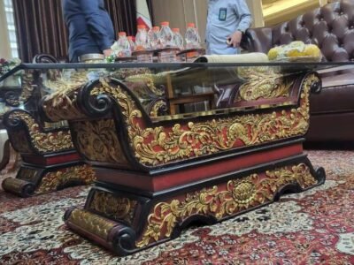 Ide meja tamu ukir klasik dengan bentuk gamelan yang sangat unik dengan bahan material kayu jati pilihan kualitas terbaik custom