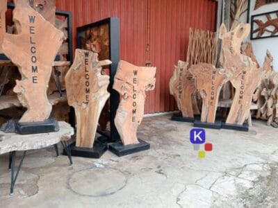 Ide Kayu bonggol akar jati Tugu papan nama