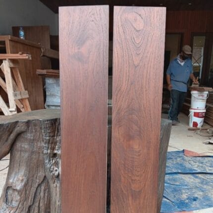 PT. FURNITURE UKIR KARYA 3 Gambar Papan kayu jati lembaran finishing dark brown rustic
