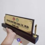 Papan nama minimalis simple modern aesthetic Kayu Jati 5 Model Papan nama minimalis simple modern cantik